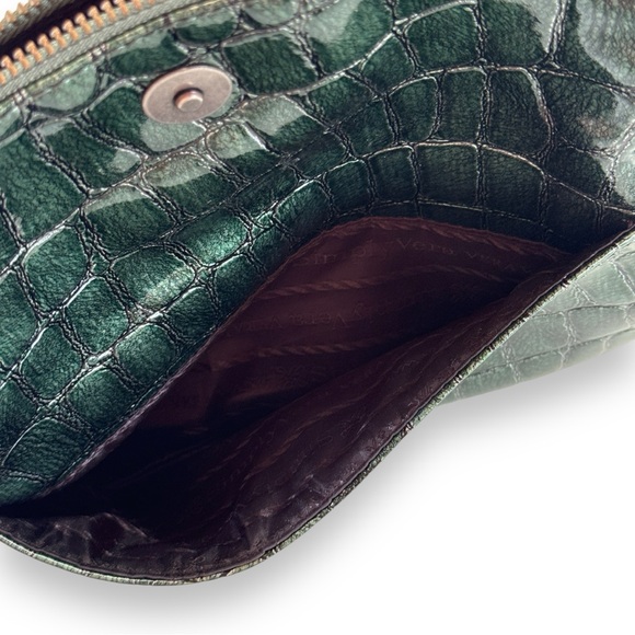 Simply Vera Wang Crocodile Green Wristlet foldover purse EUC faux croc - Picture 10 of 12